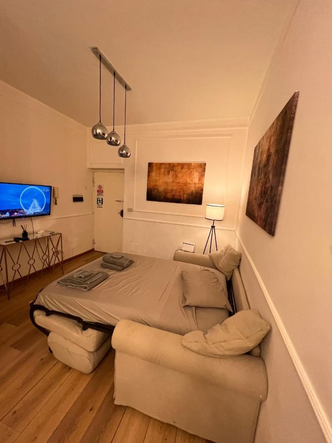 Via Del Corso Charme Apartment โรม ภายนอก รูปภาพ